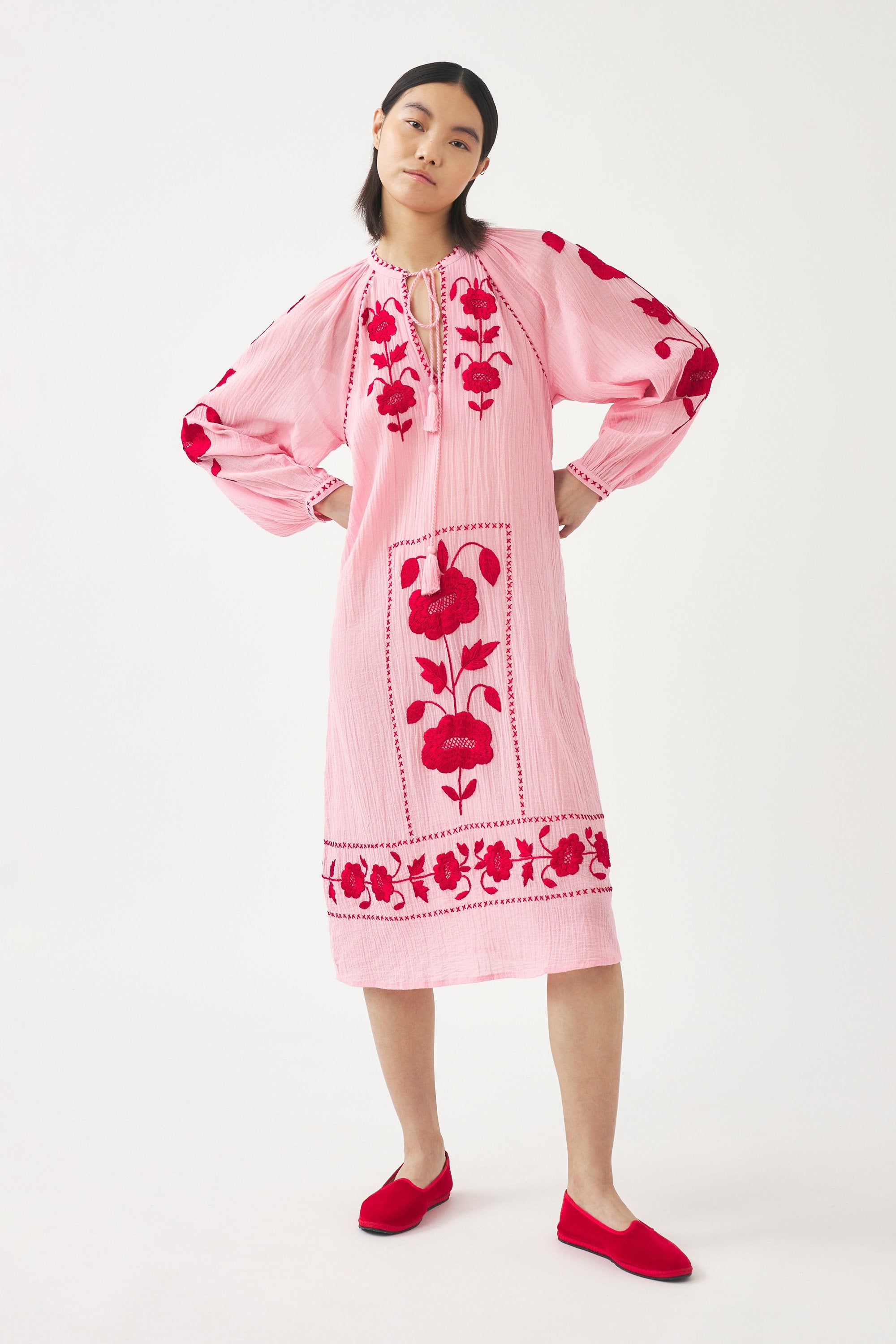 Dress with hand-embroidered silk details Ila