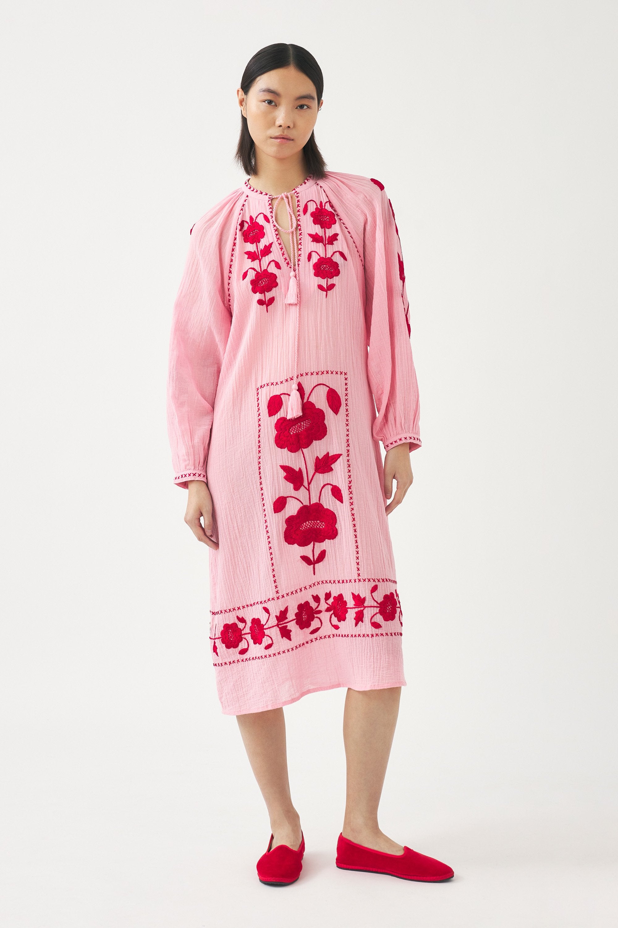 Dress with hand-embroidered silk details Ila