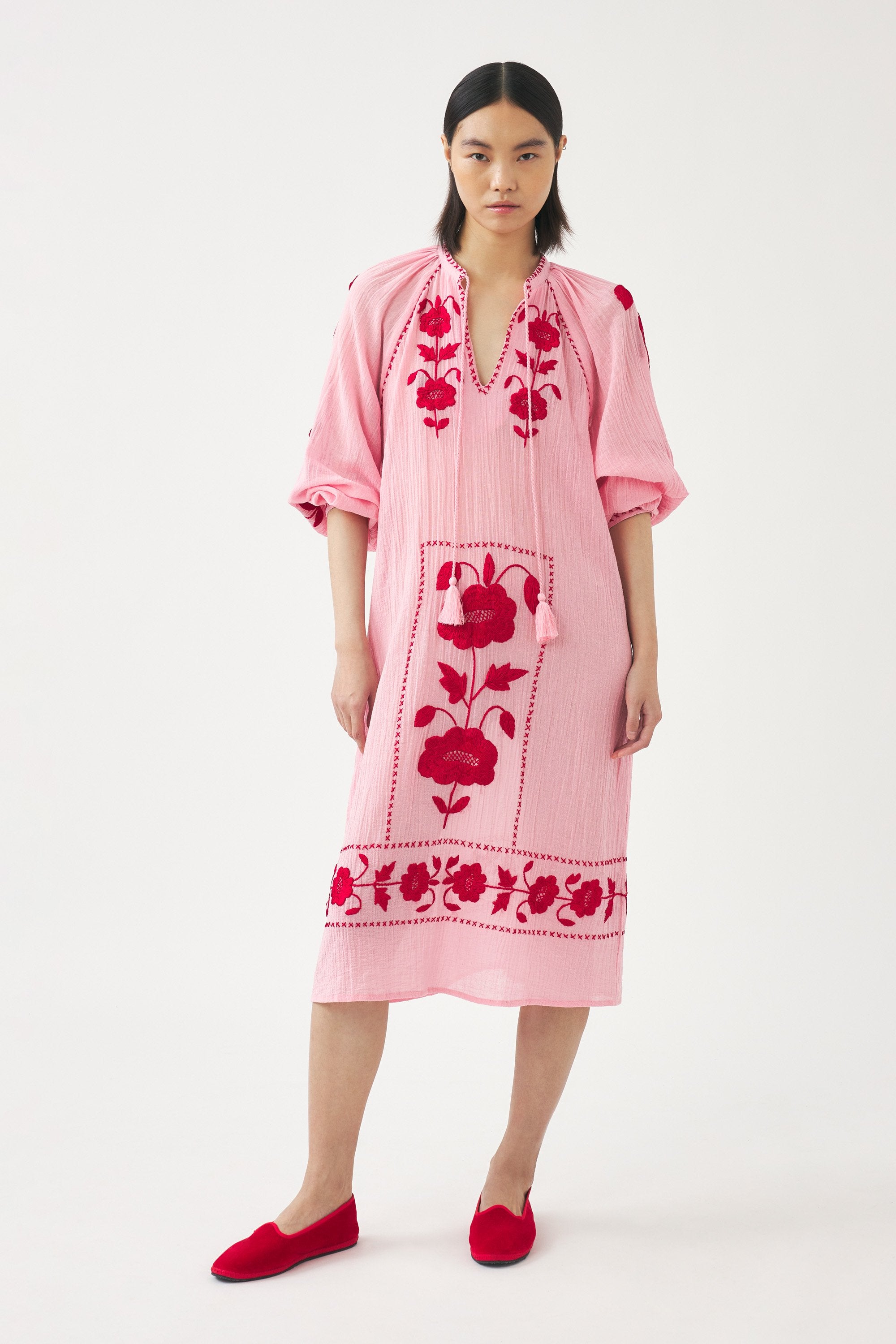 Dress with hand-embroidered silk details Ila