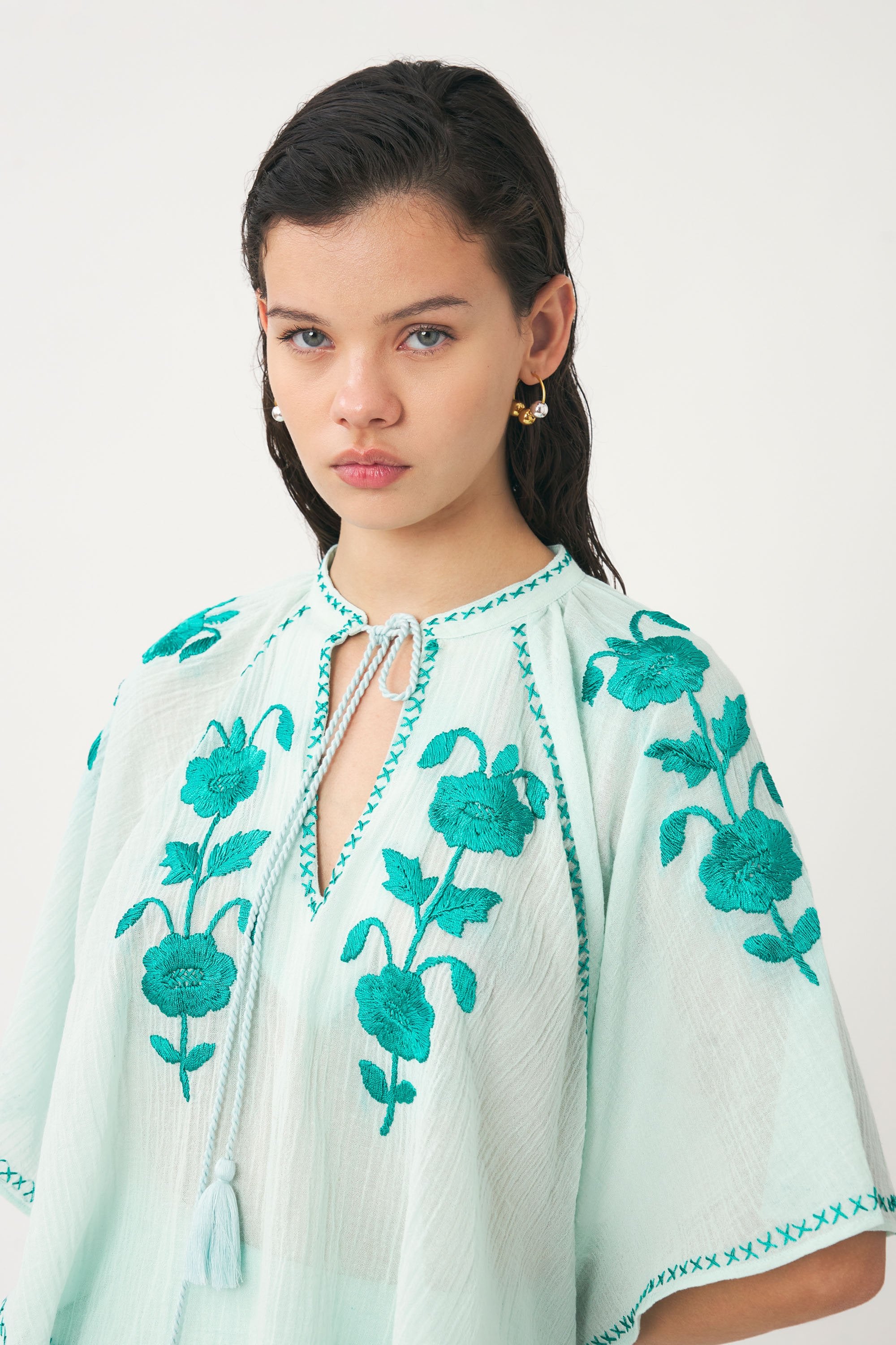 Mini kaftan hand-embroidered with silk Ila