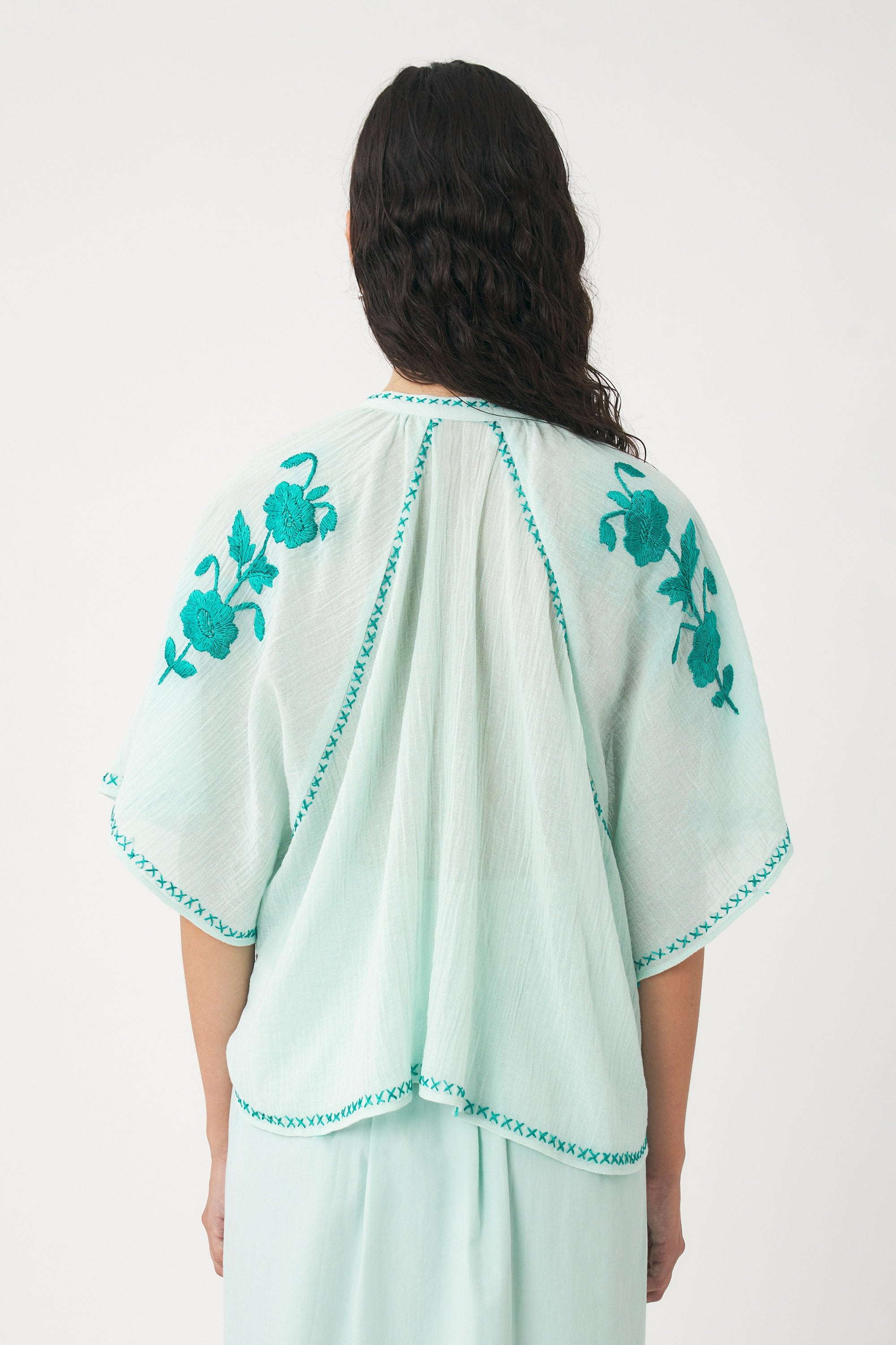 Mini kaftan hand-embroidered with silk Ila