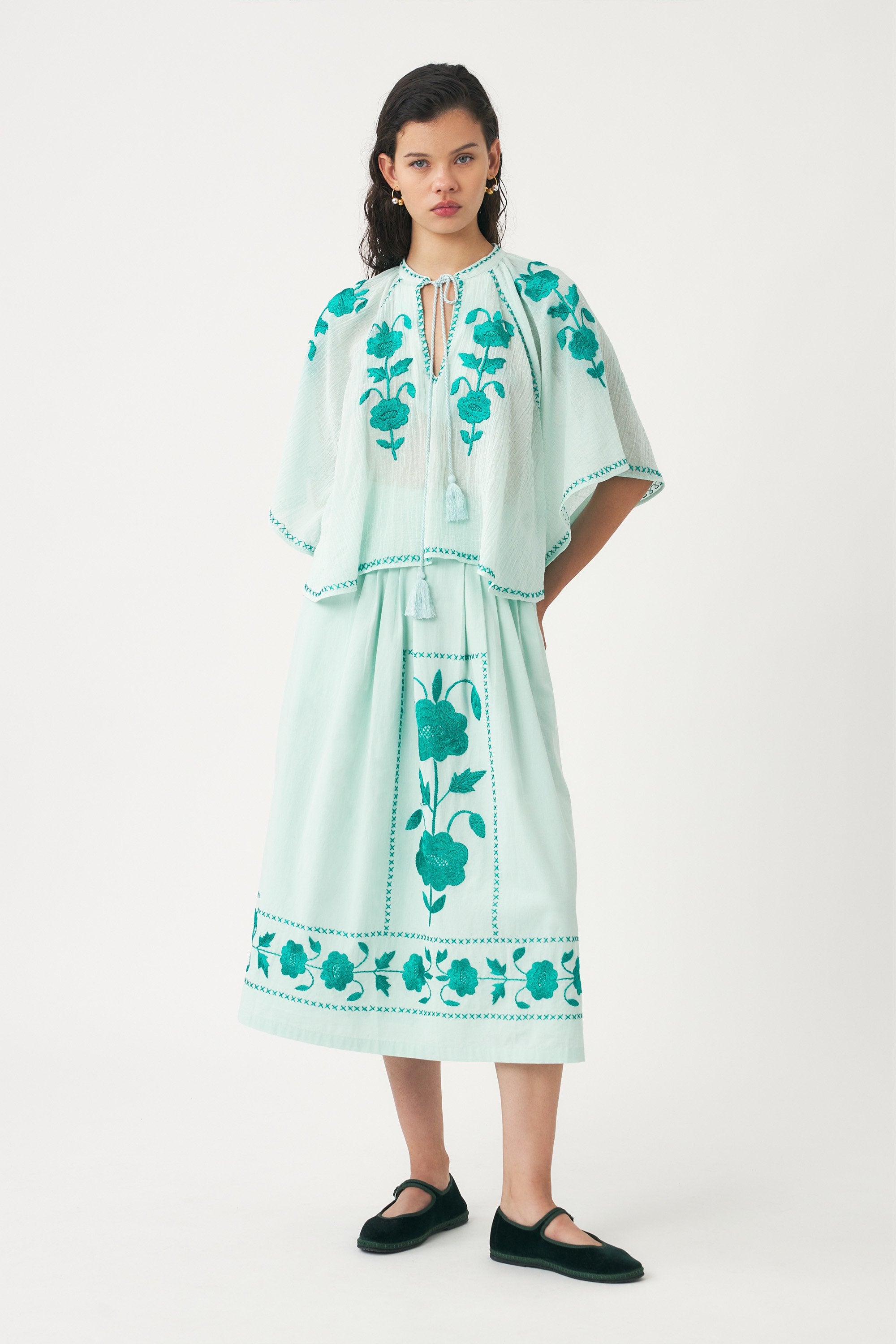 Mini kaftan hand-embroidered with silk Ila
