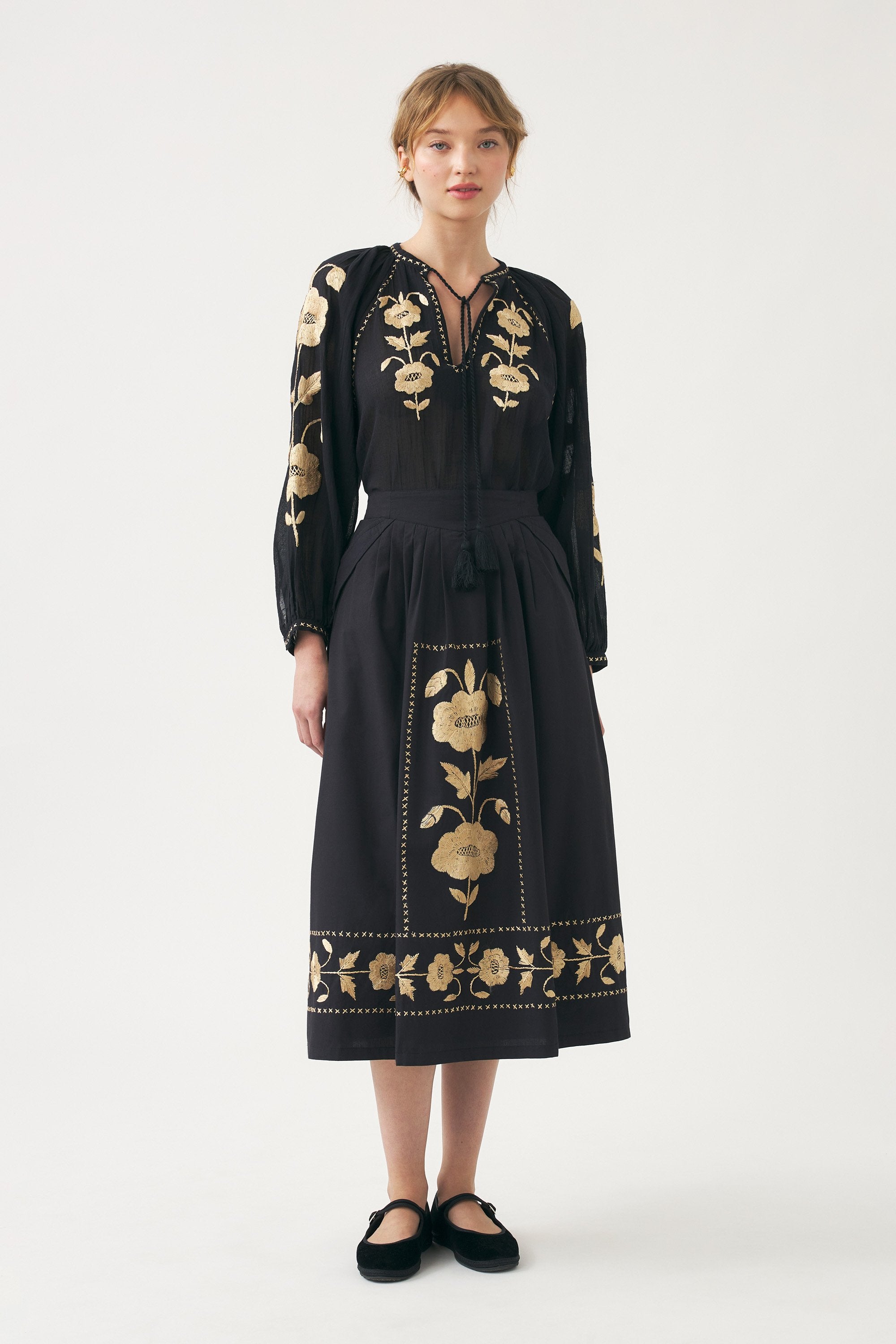 Skirt with hand-embroidered silk details Ila