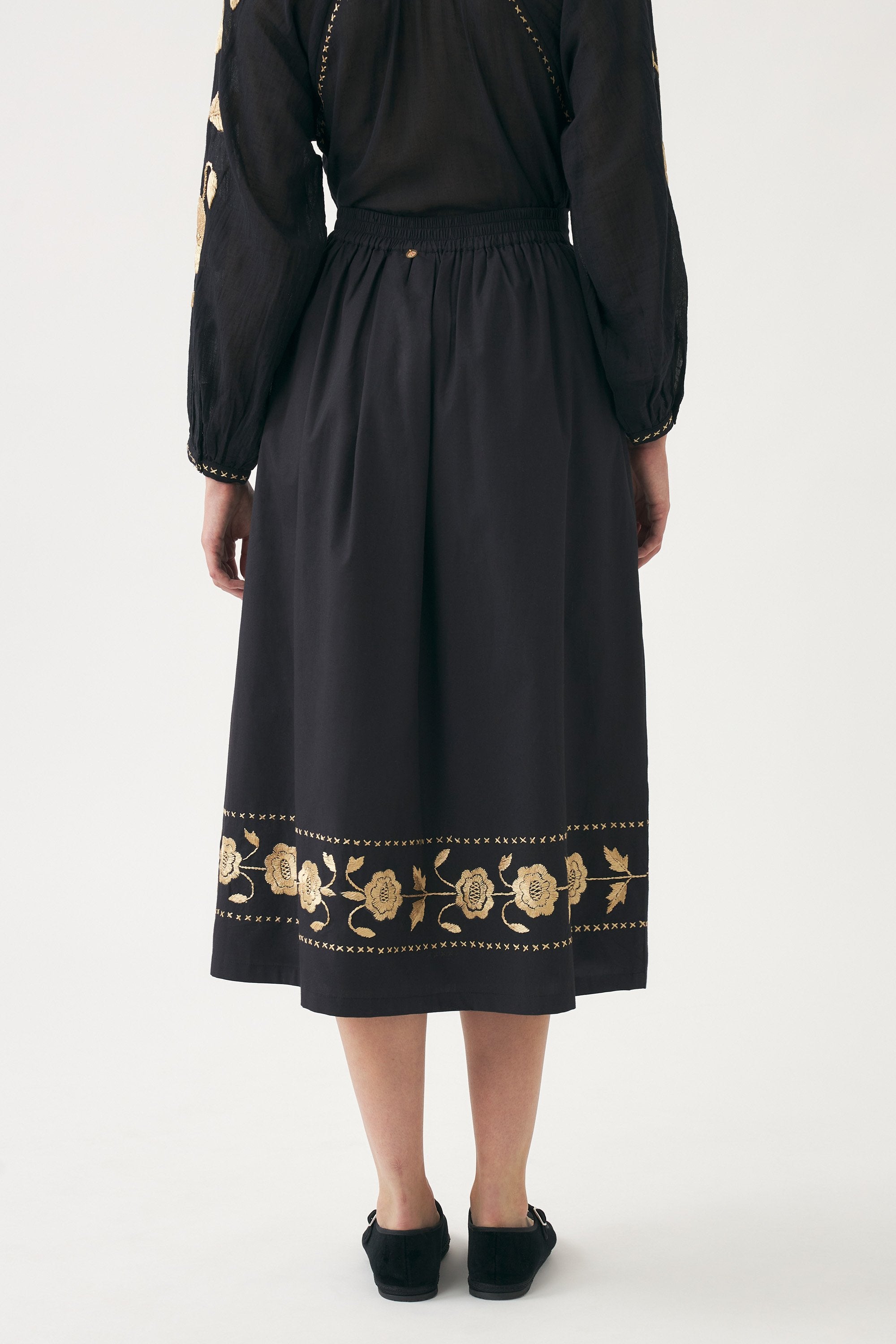 Skirt with hand-embroidered silk details Ila