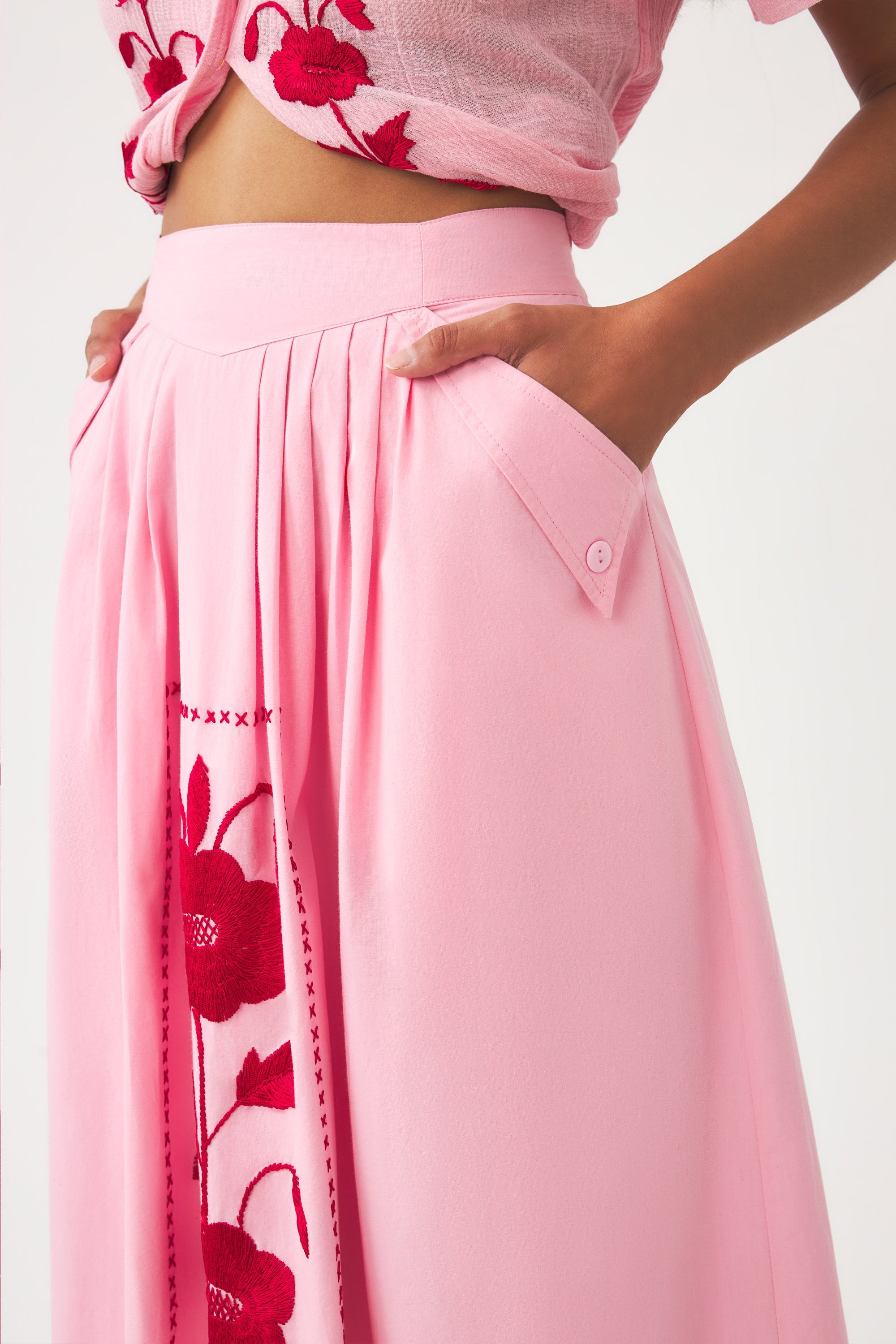 Skirt with hand-embroidered silk details Ila
