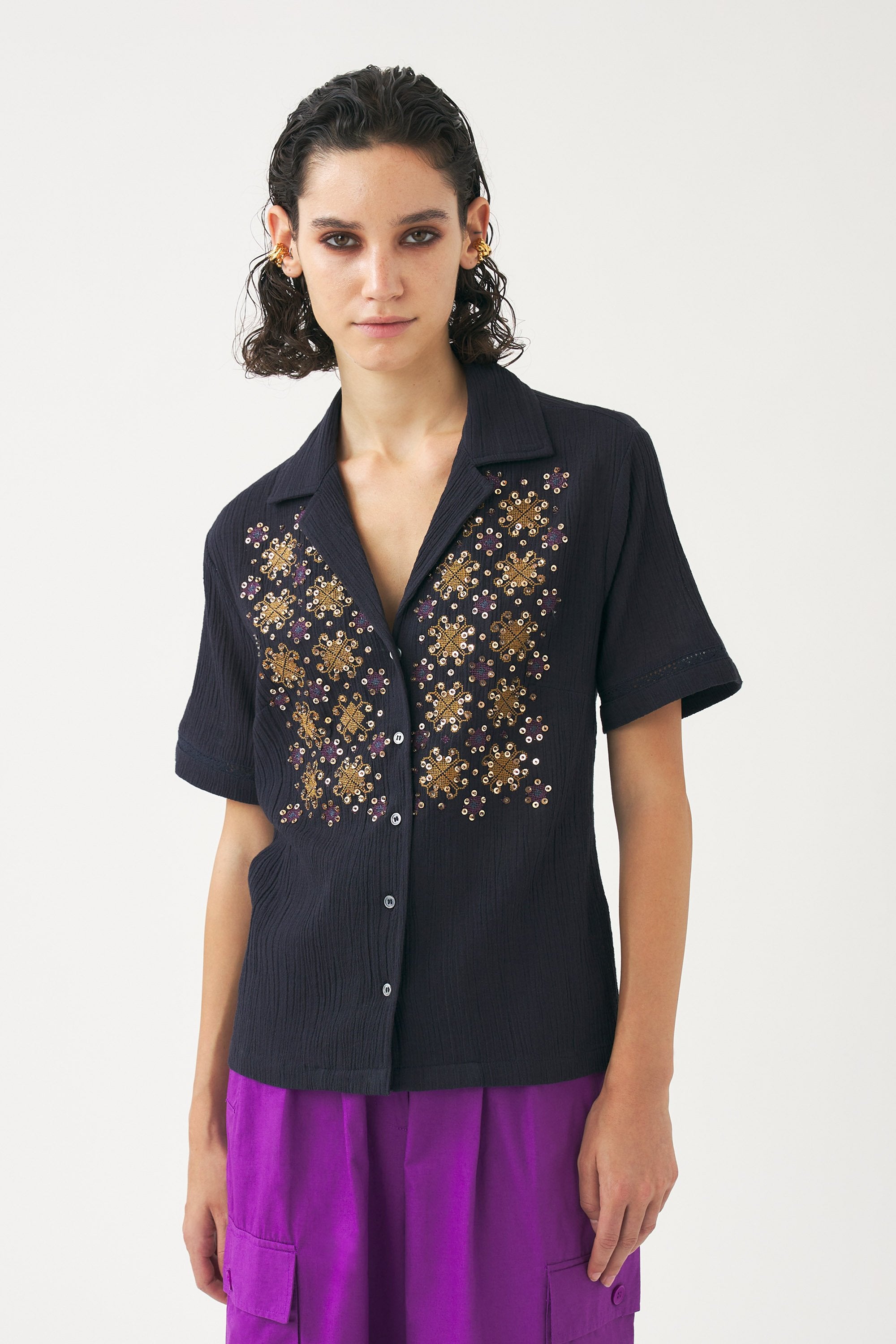 Blusa ricamata a mano con perle Jena