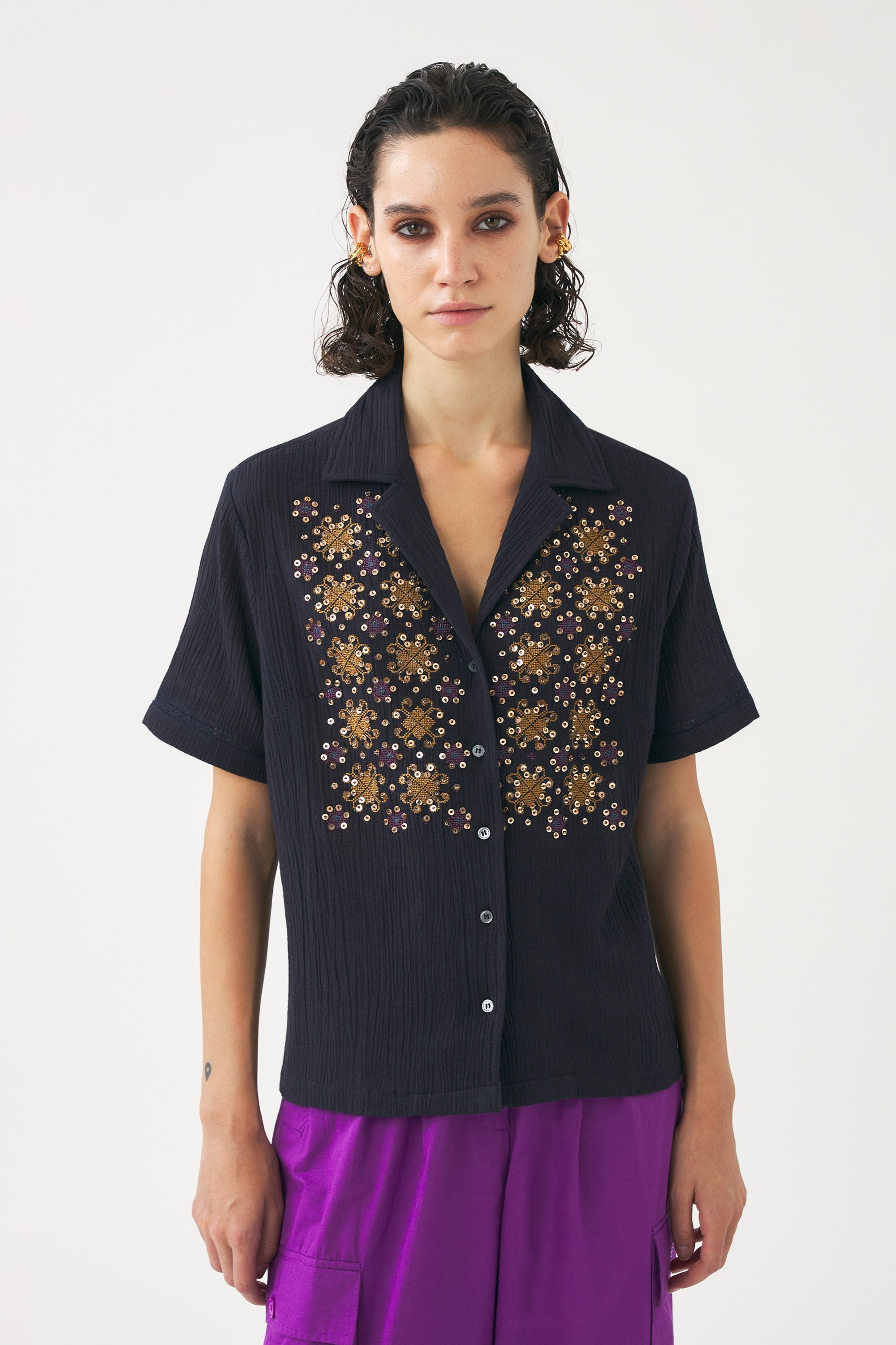 Blusa ricamata a mano con perle Jena
