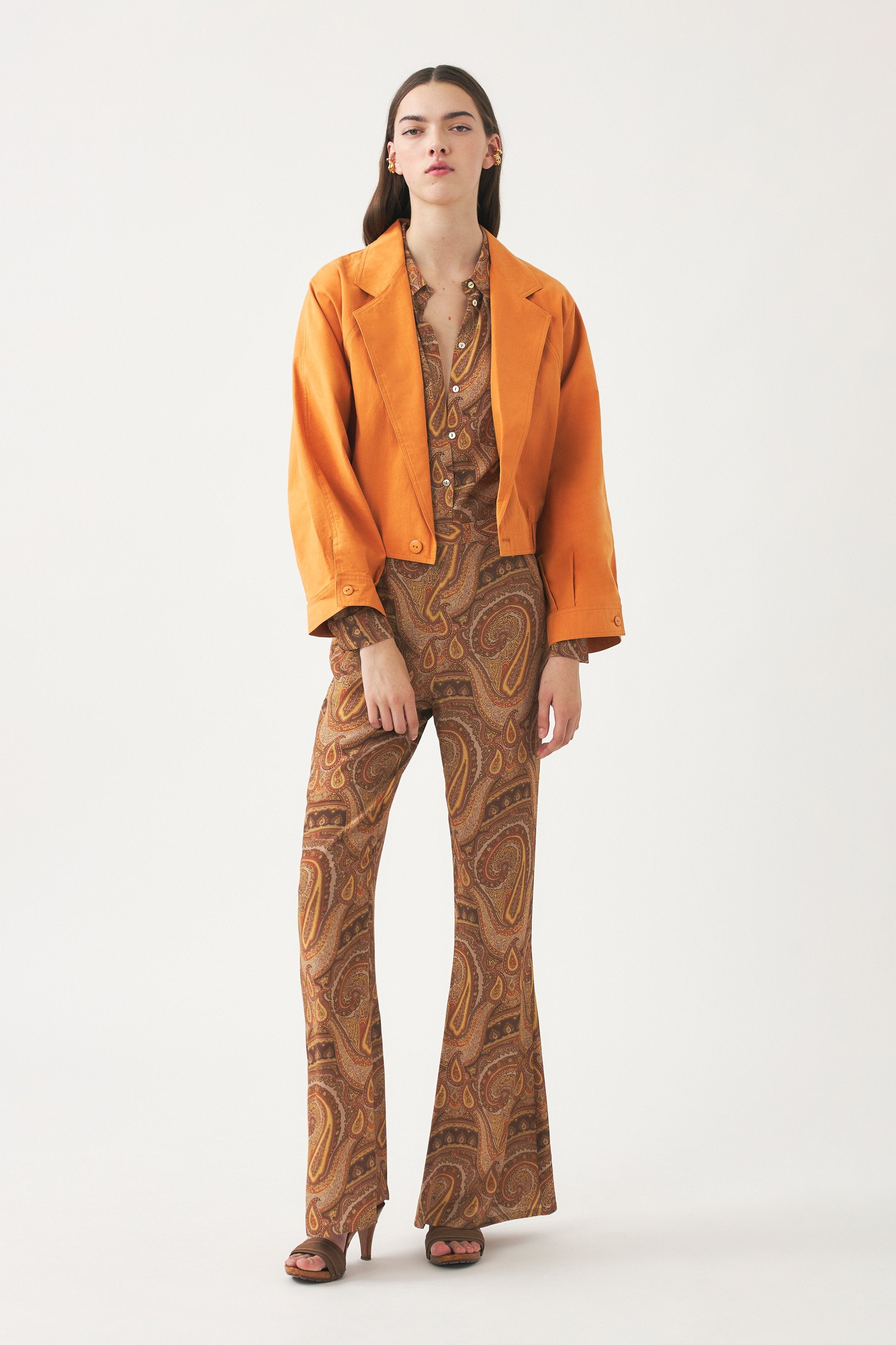 Veste brodée de fleurs Kimi