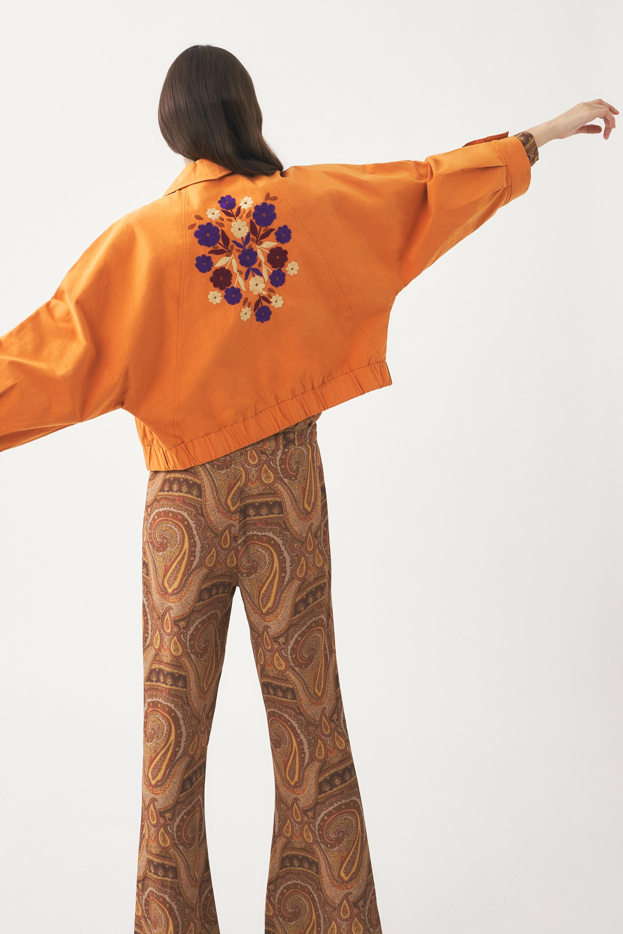 Veste brodée de fleurs Kimi