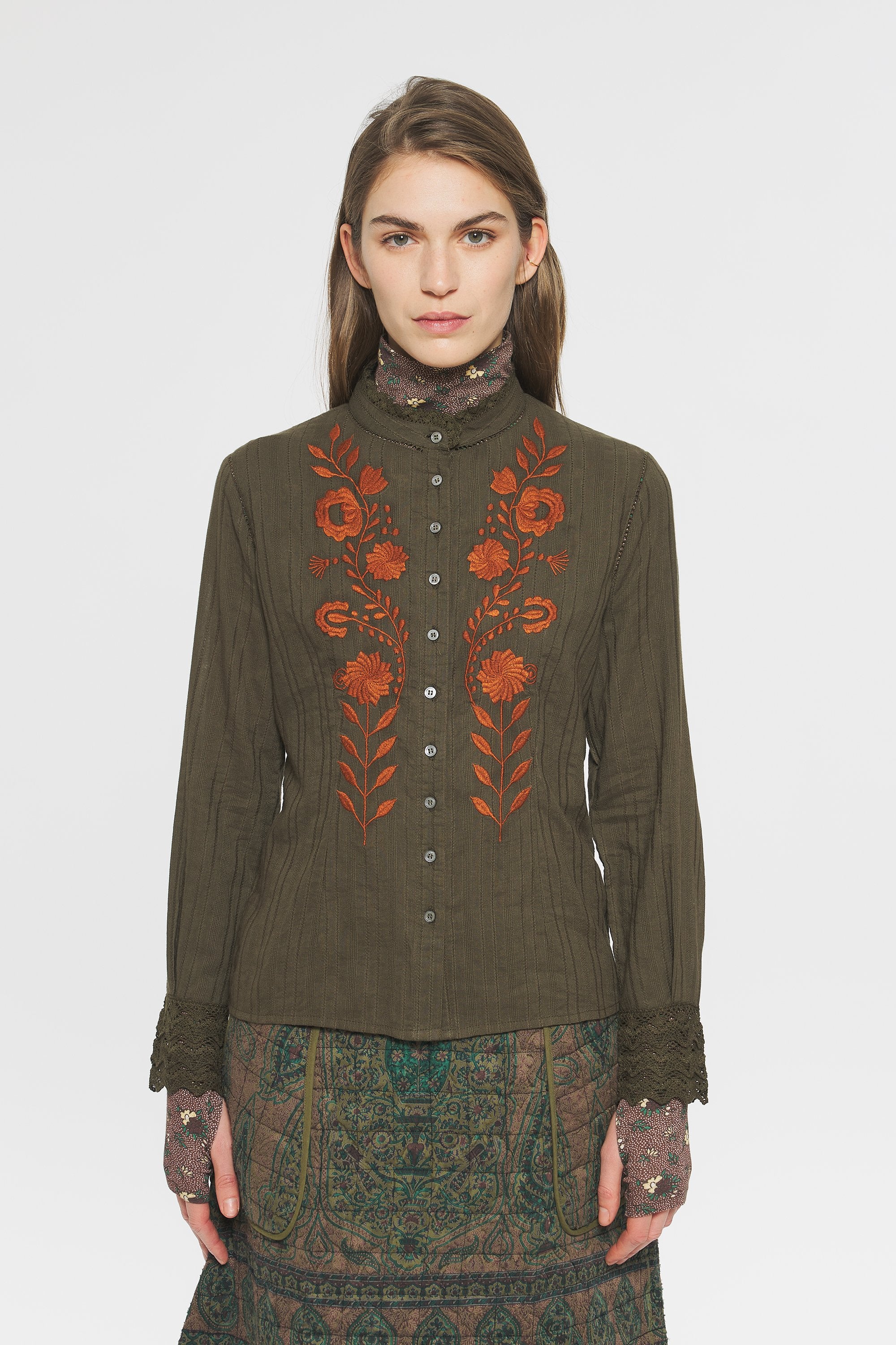 Blouse brodée Kiss