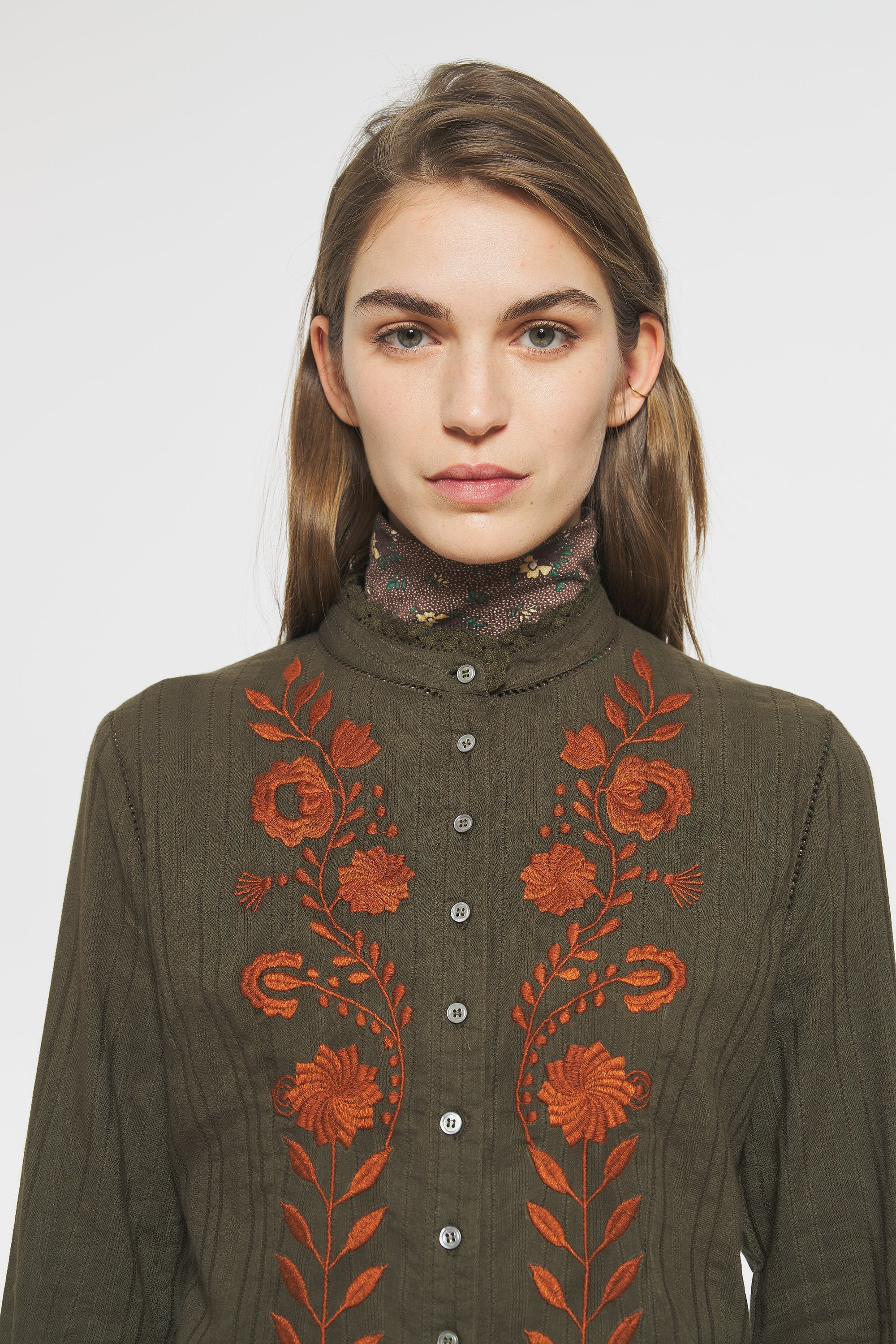Blouse brodée Kiss