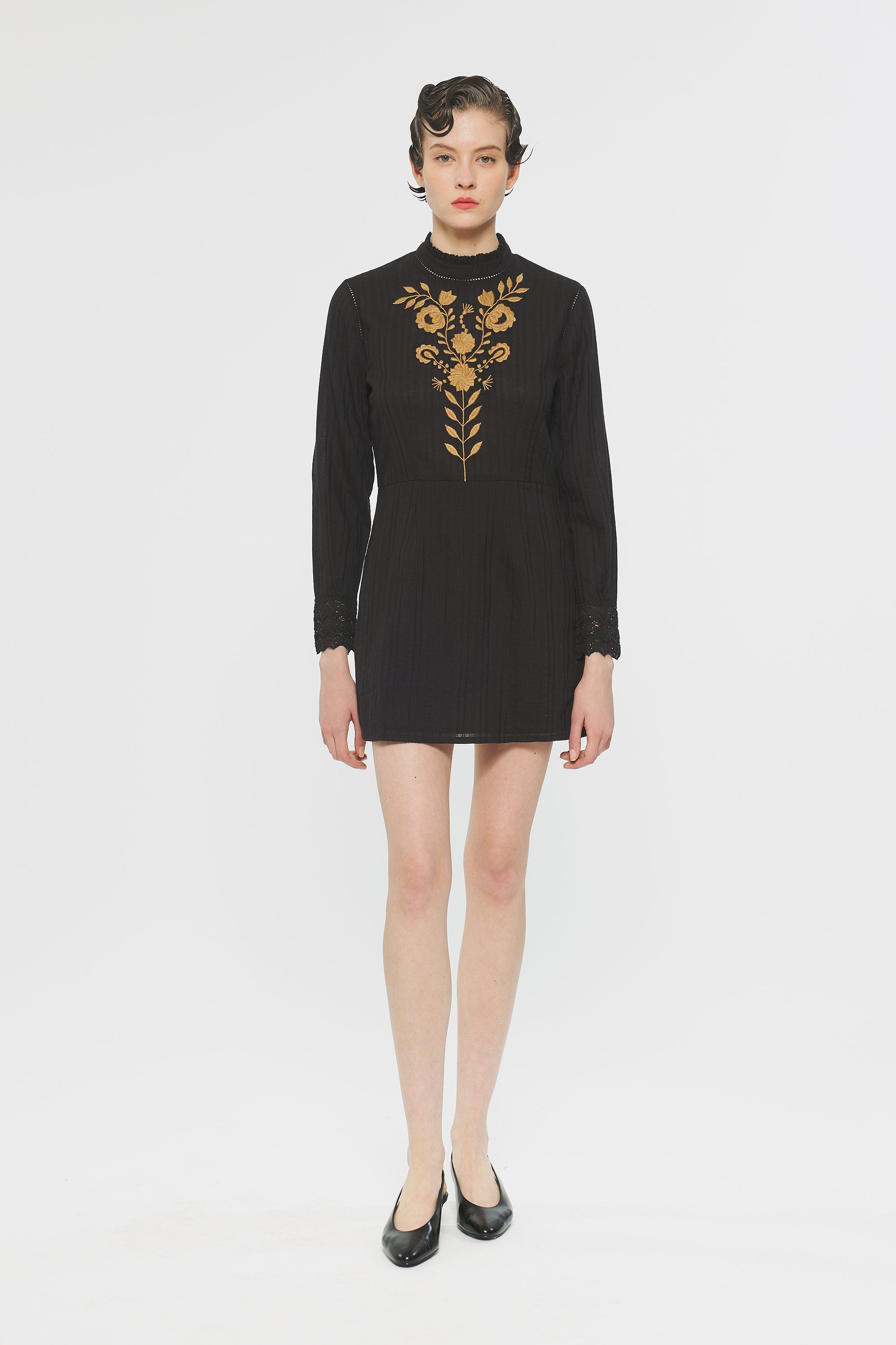 Mini-robe brodée Kiss