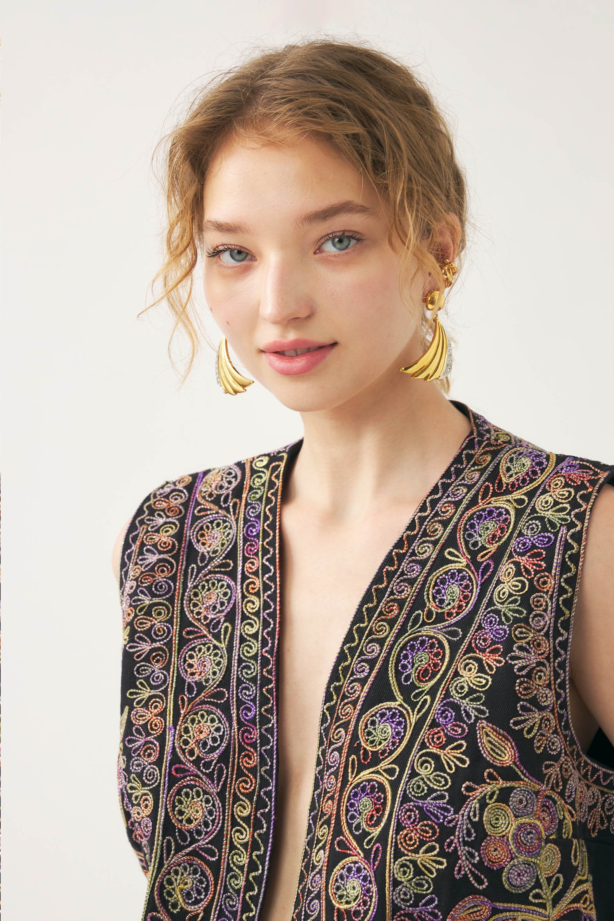 Gilet smanicato ricamato a mano Neil