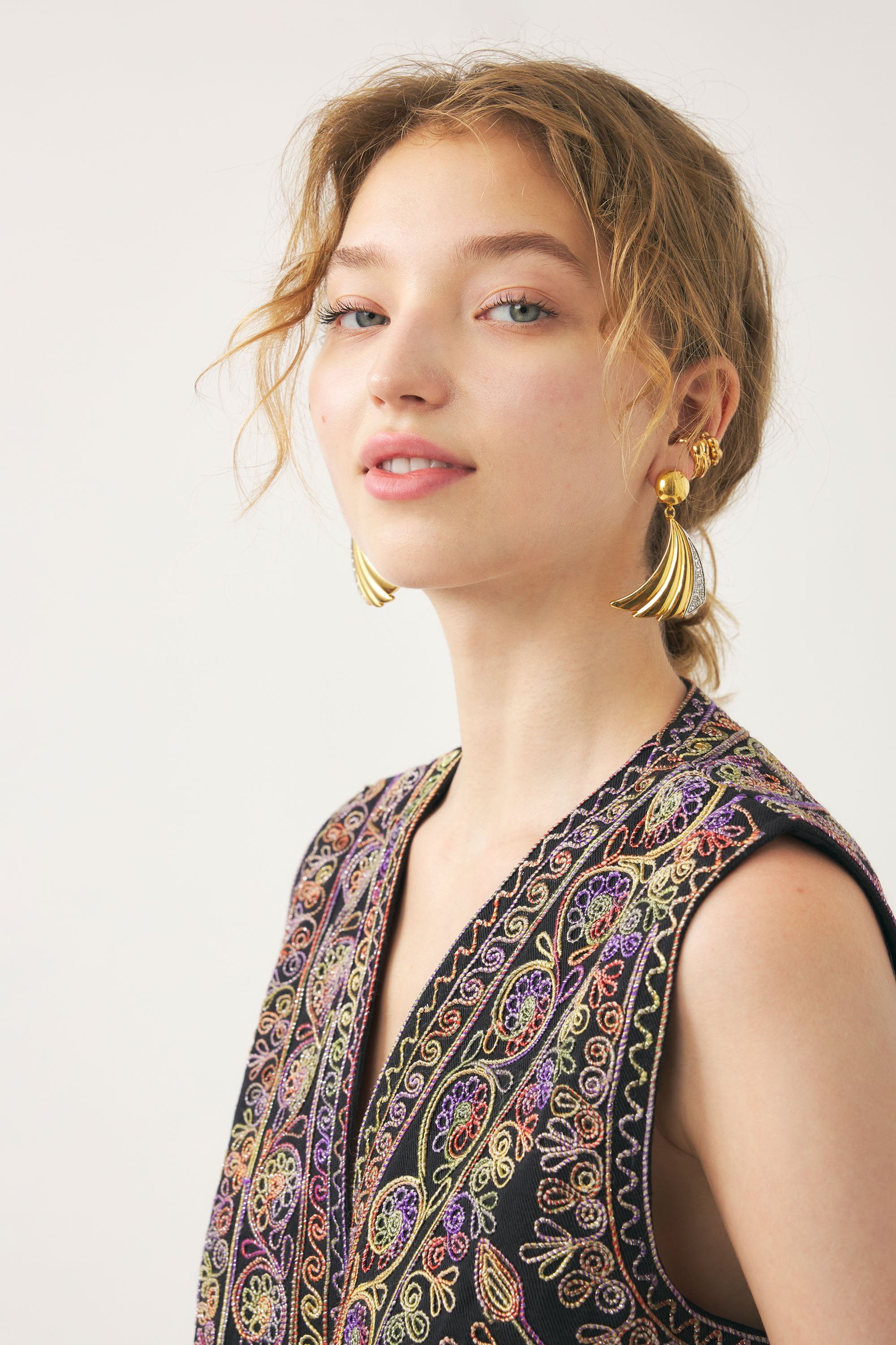 Gilet smanicato ricamato a mano Neil