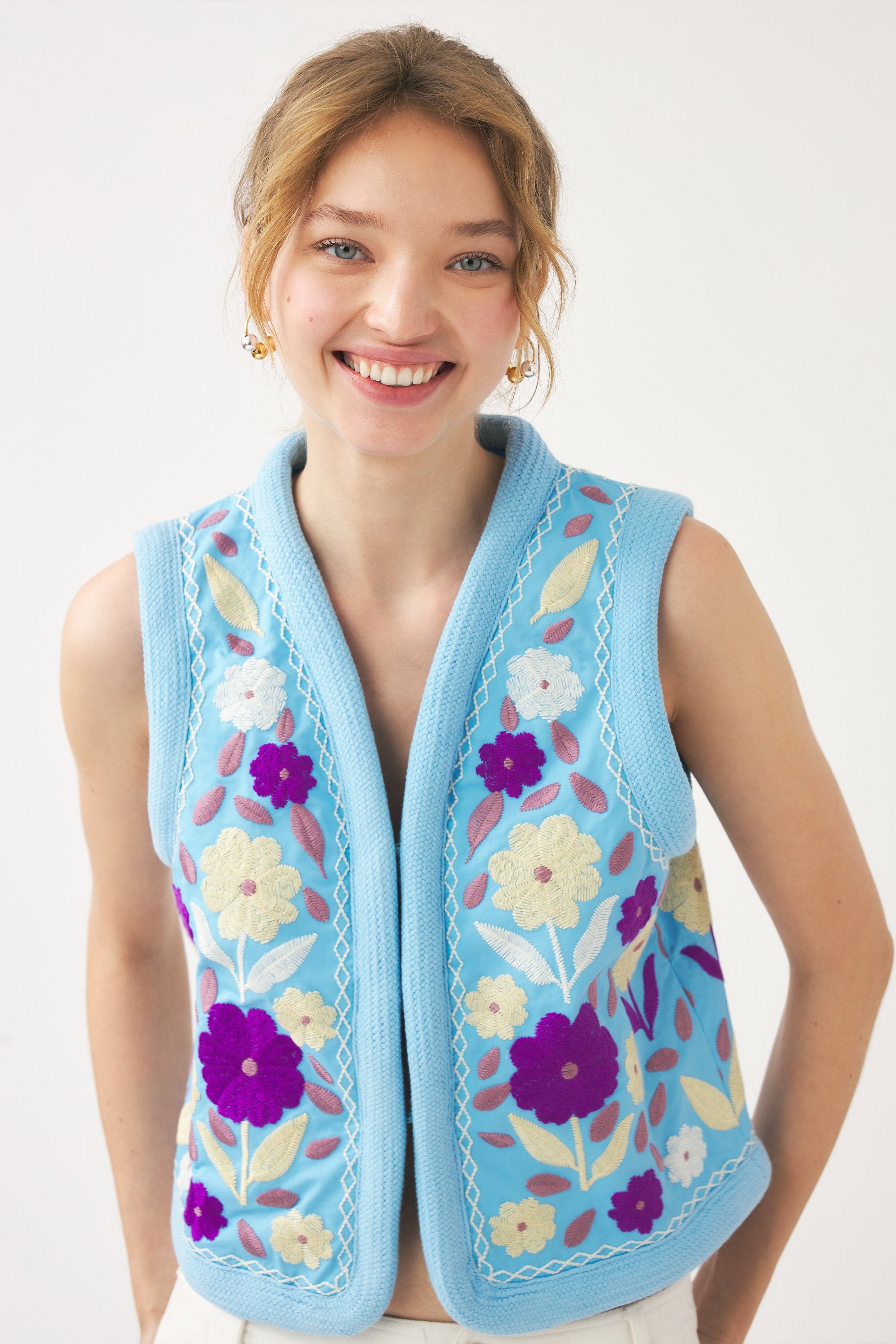 Gilet smanicato ricamato Tady