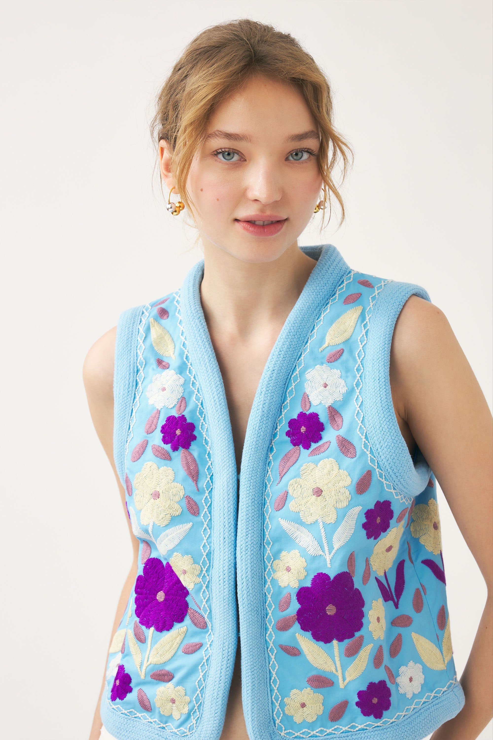 Gilet smanicato ricamato Tady