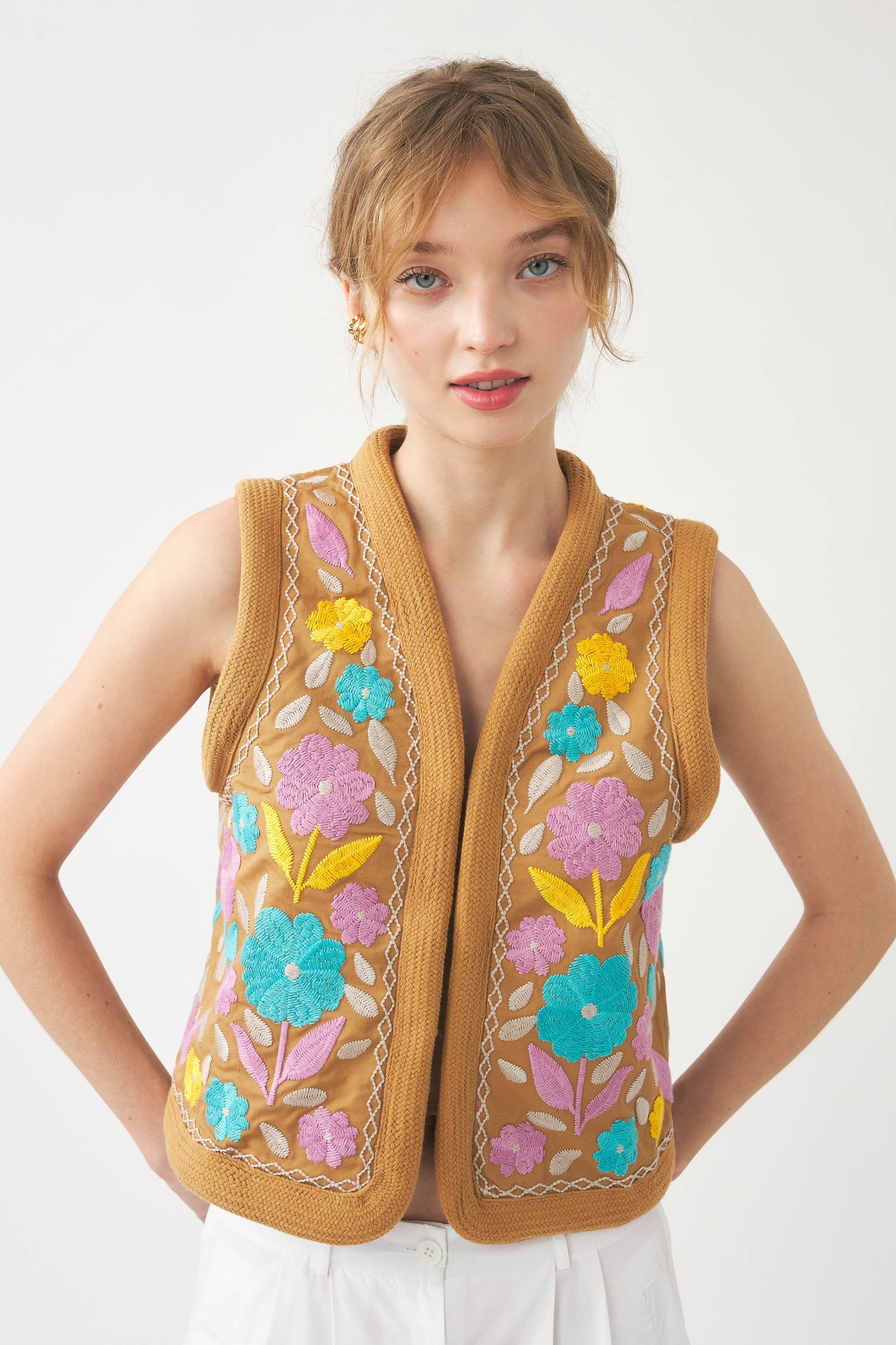 Gilet smanicato ricamato Tady