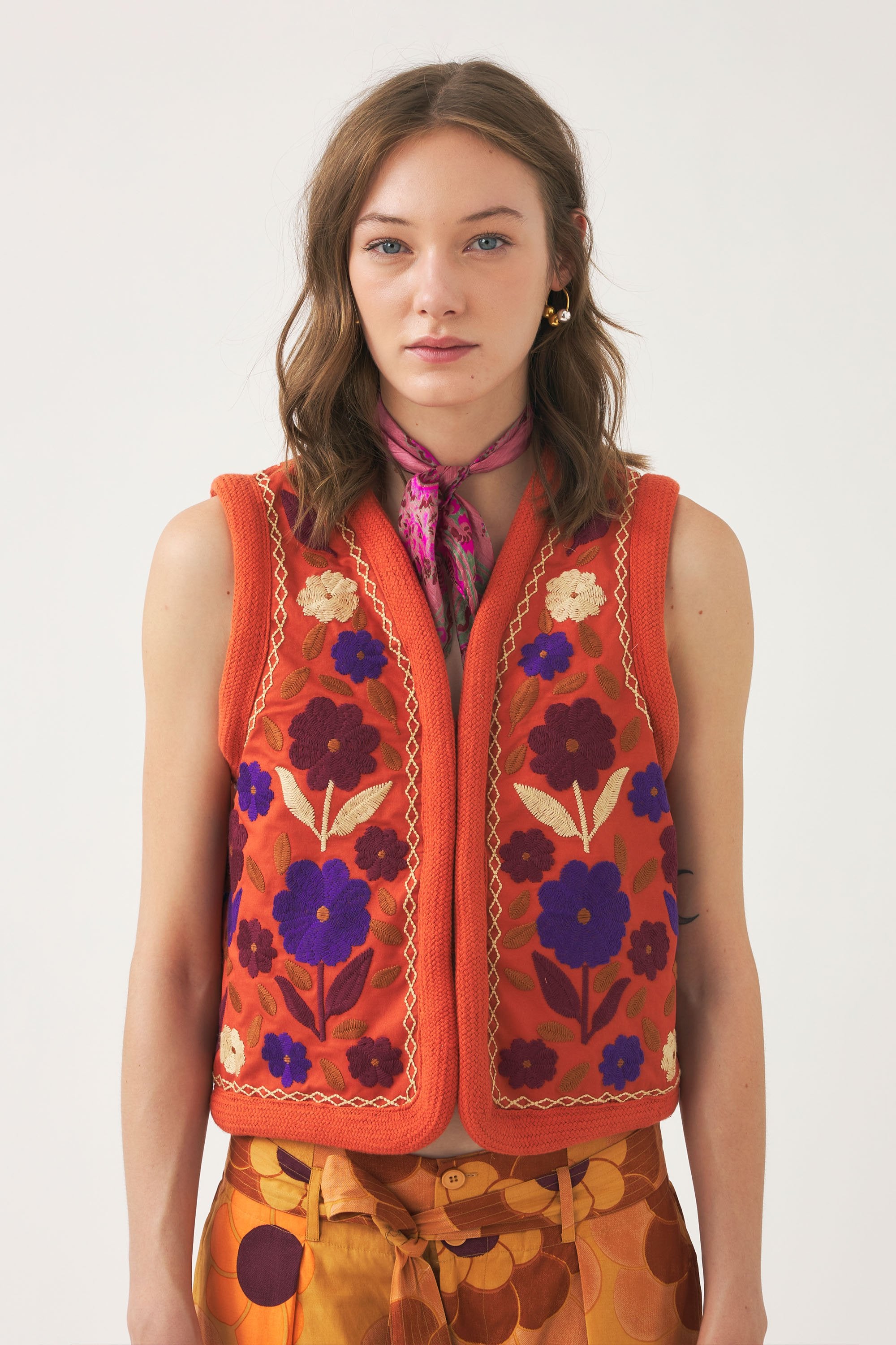 Gilet smanicato ricamato Tady