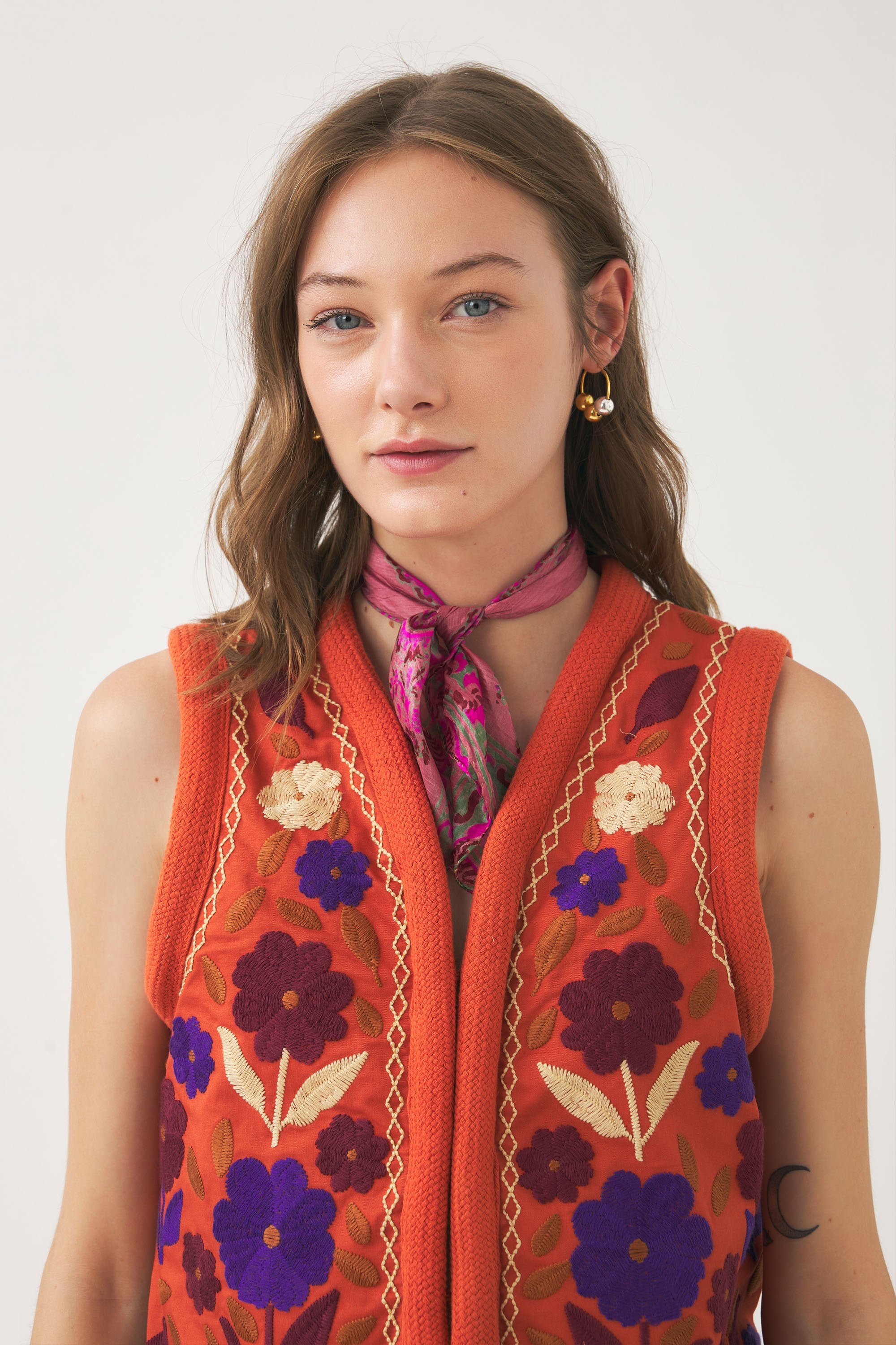 Gilet smanicato ricamato Tady